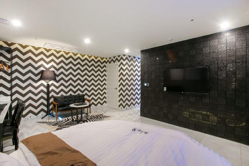 Konkuk University Boutique Nine image