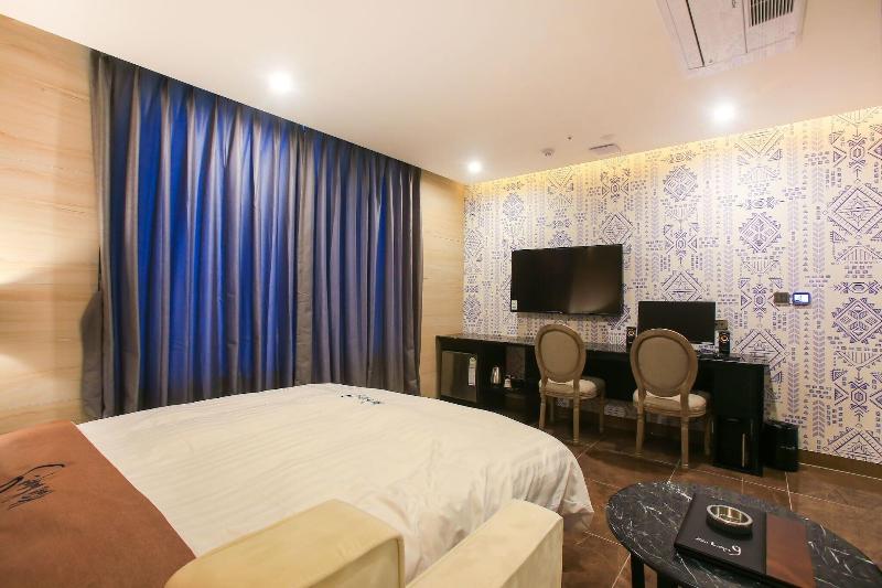 Konkuk University Boutique Nine image