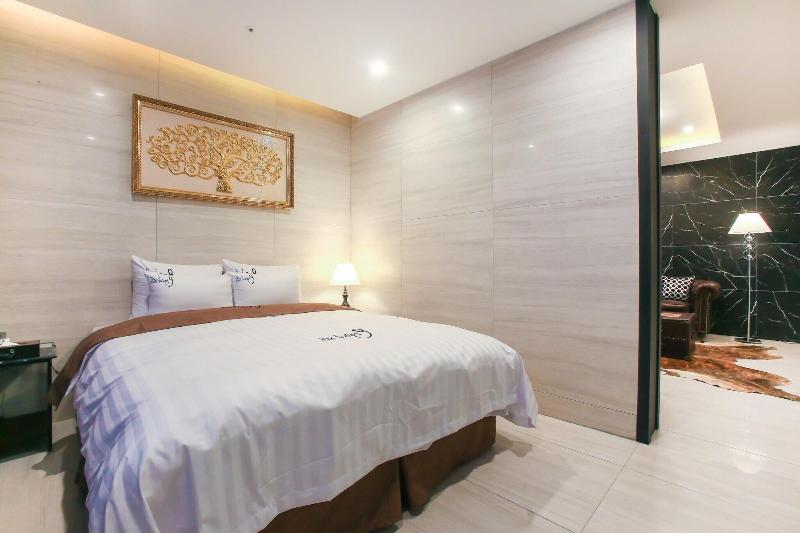 Konkuk University Boutique Nine image