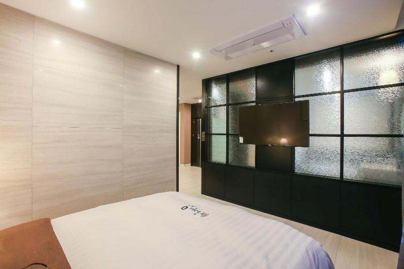 Konkuk University Boutique Nine image