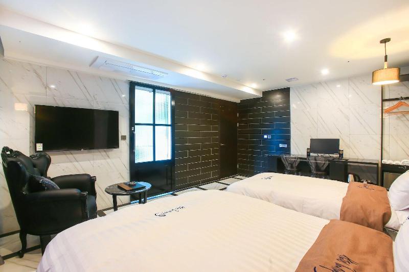 Konkuk University Boutique Nine image
