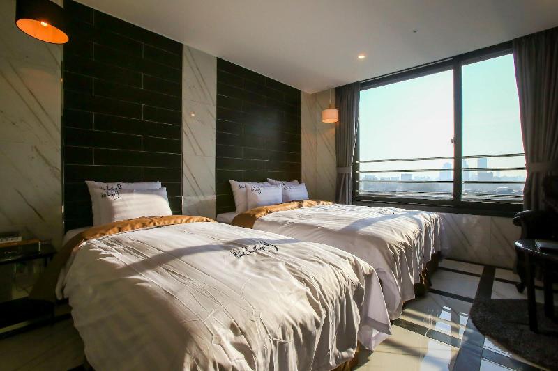 Konkuk University Boutique Nine image