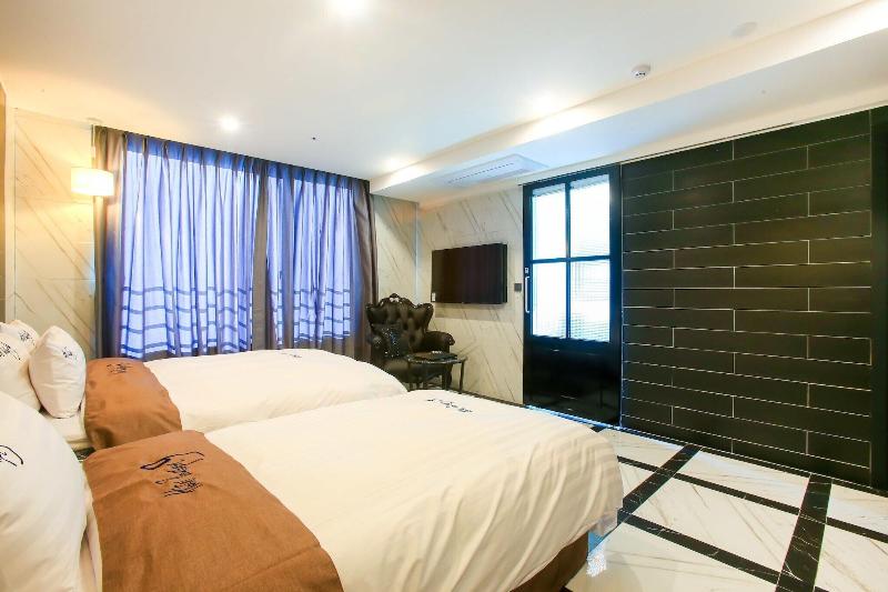 Konkuk University Boutique Nine image