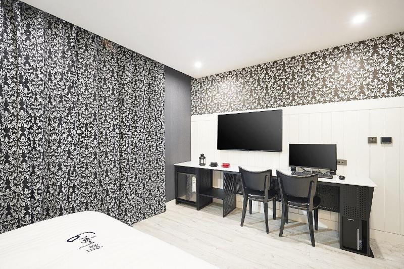 Konkuk University Boutique Nine image