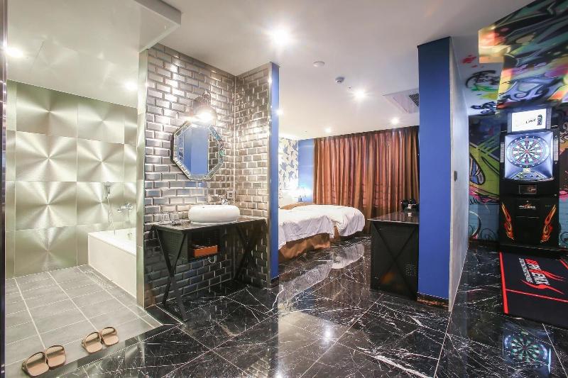 Konkuk University Boutique Nine image