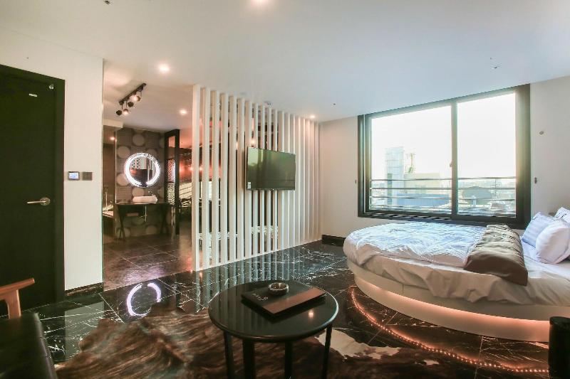 Konkuk University Boutique Nine image