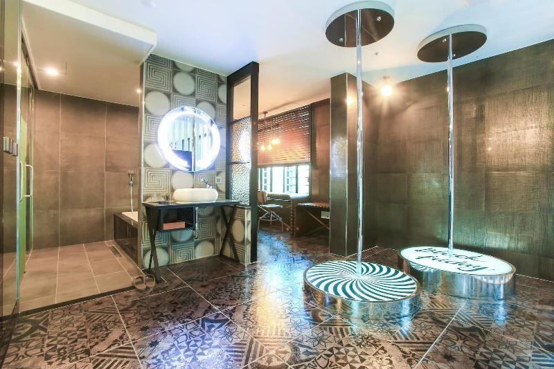 Konkuk University Boutique Nine image
