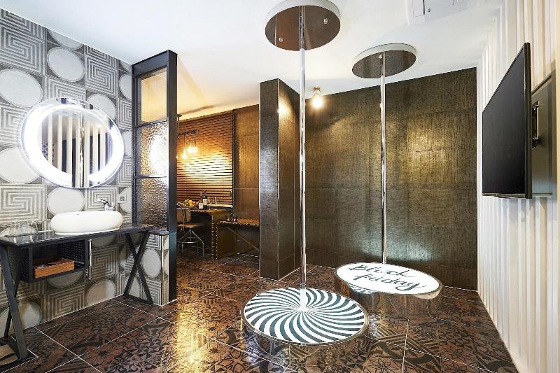 Konkuk University Boutique Nine image