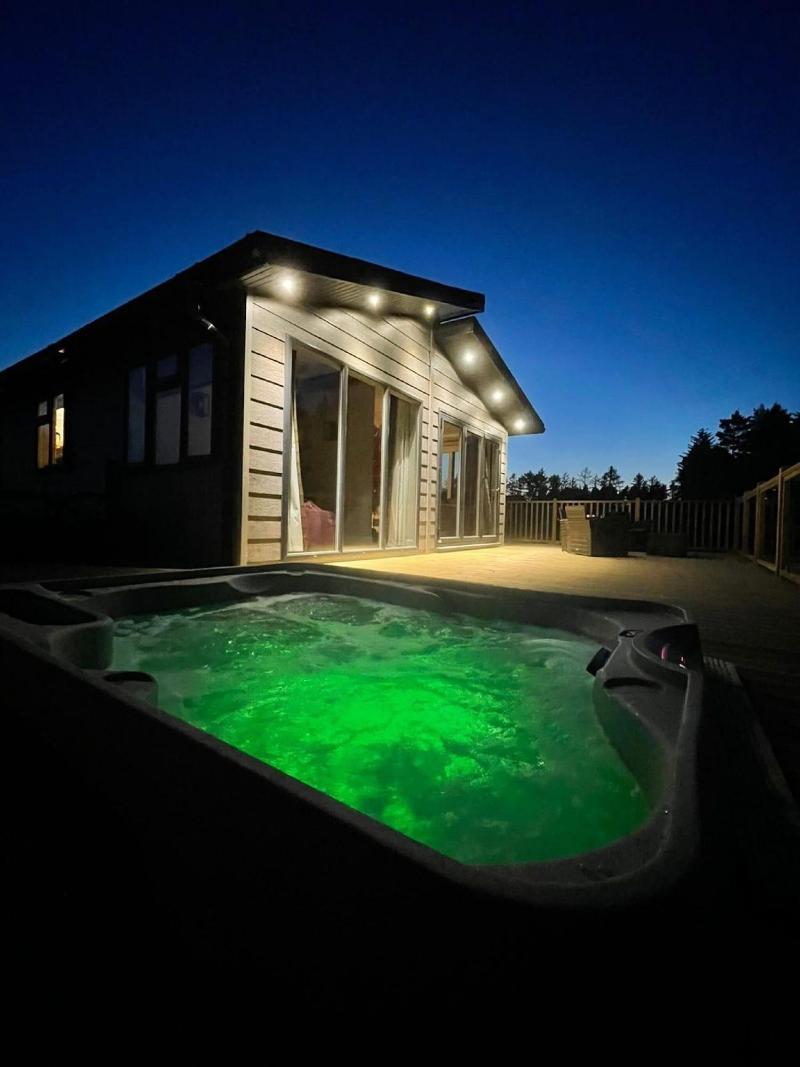 Hollicarrs - Dragonfly Lodge image
