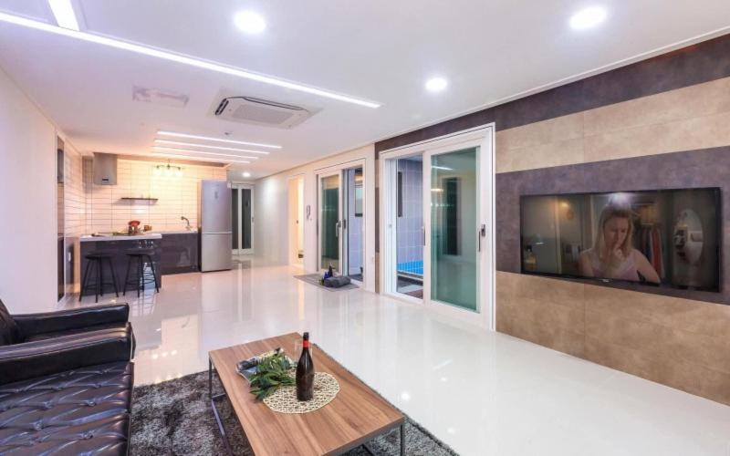 Pohang Good's Pool Villa image