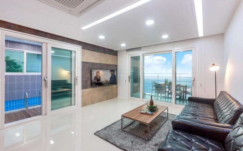 Pohang Good's Pool Villa image