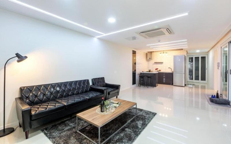 Pohang Good's Pool Villa image