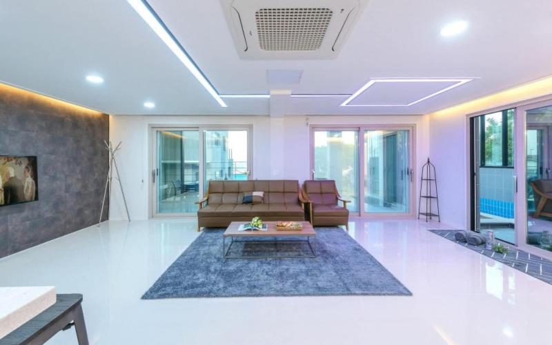 Pohang Good's Pool Villa image