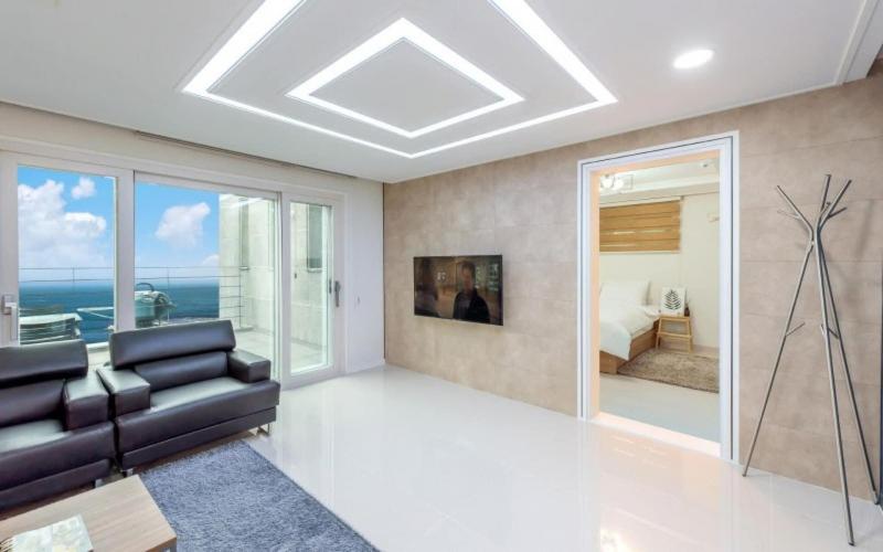 Pohang Good's Pool Villa image