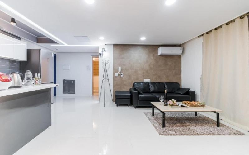 Pohang Good's Pool Villa image