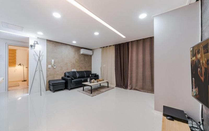 Pohang Good's Pool Villa image