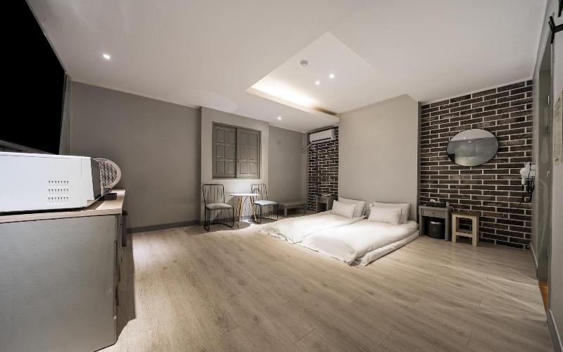 Hwaseong Wolmun Lavender Onchen Hotel image