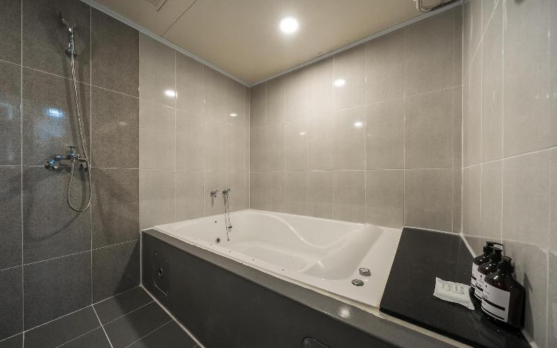 Hwaseong Wolmun Lavender Onchen Hotel image