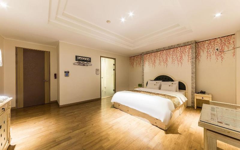 Hwaseong Wolmun Lavender Onchen Hotel image