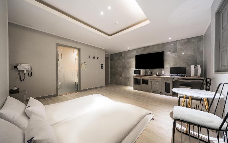 Hwaseong Wolmun Lavender Onchen Hotel image