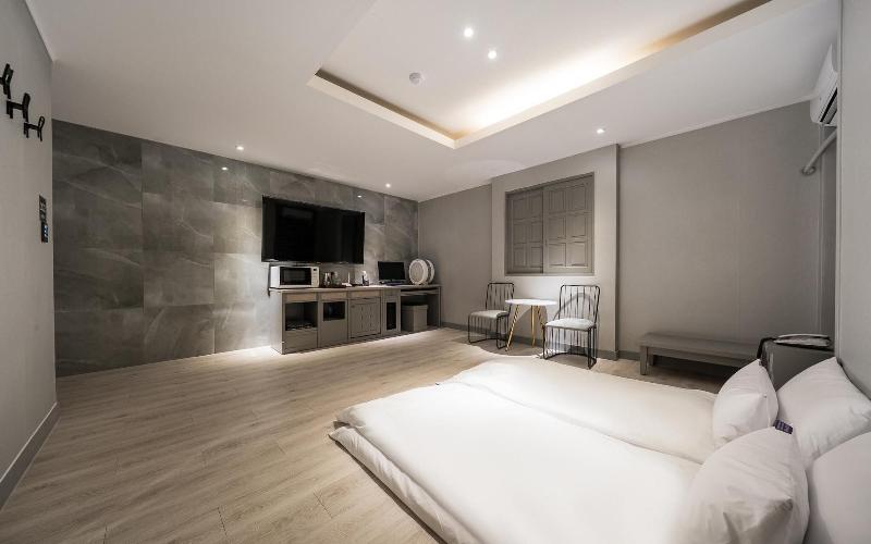 Hwaseong Wolmun Lavender Onchen Hotel image