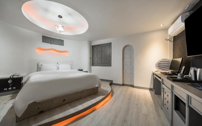 Hwaseong Wolmun Lavender Onchen Hotel image