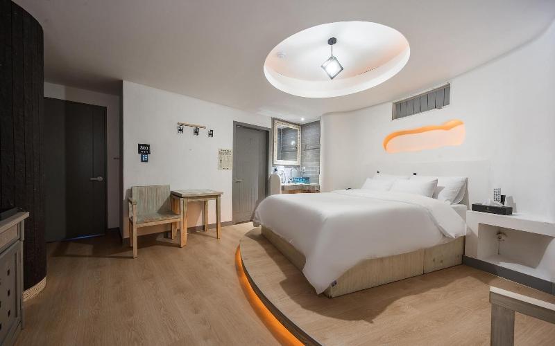 Hwaseong Wolmun Lavender Onchen Hotel image