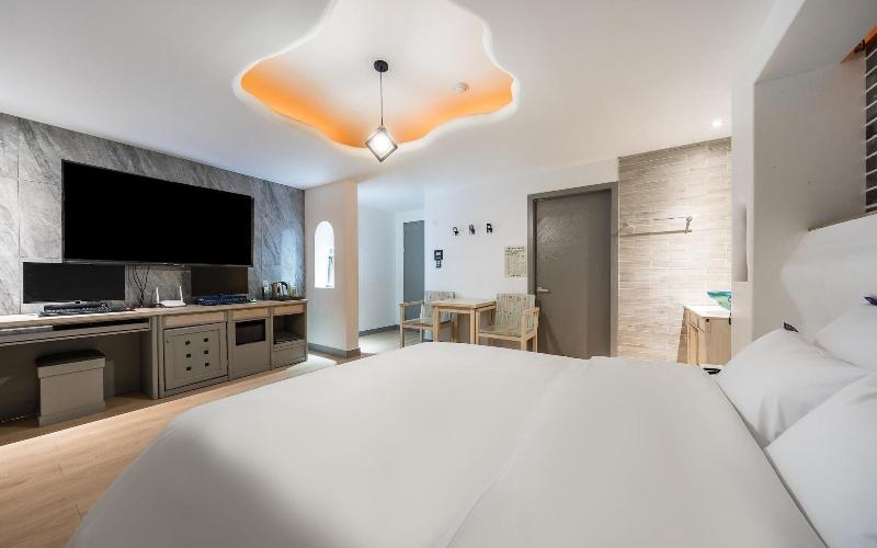 Hwaseong Wolmun Lavender Onchen Hotel image