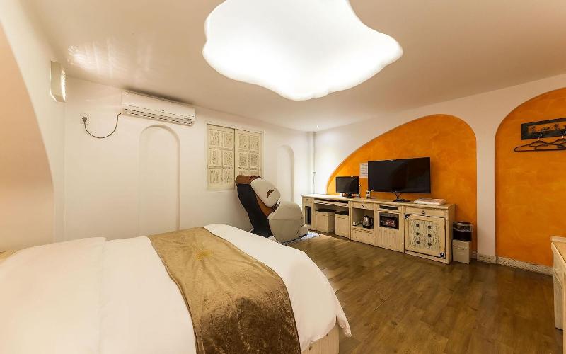 Hwaseong Wolmun Lavender Onchen Hotel image