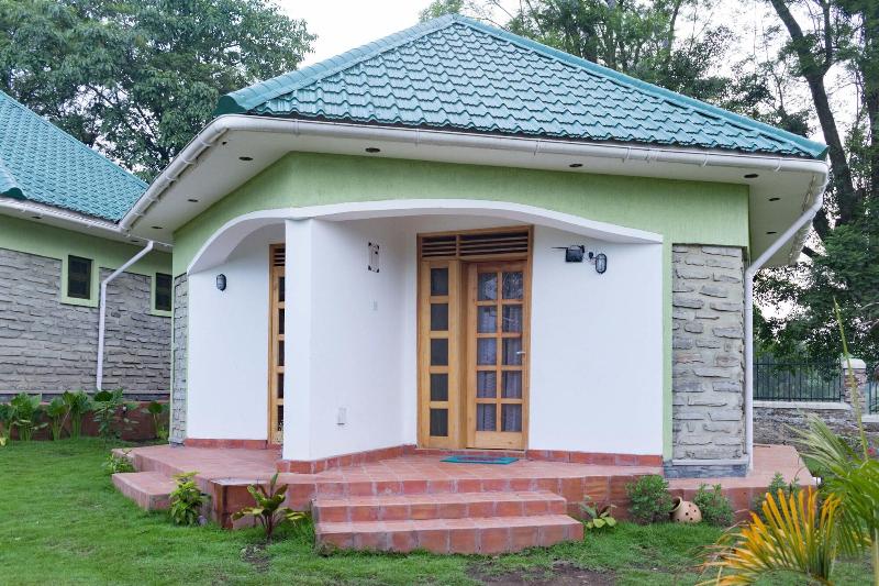Tooro Fairway Hotel image