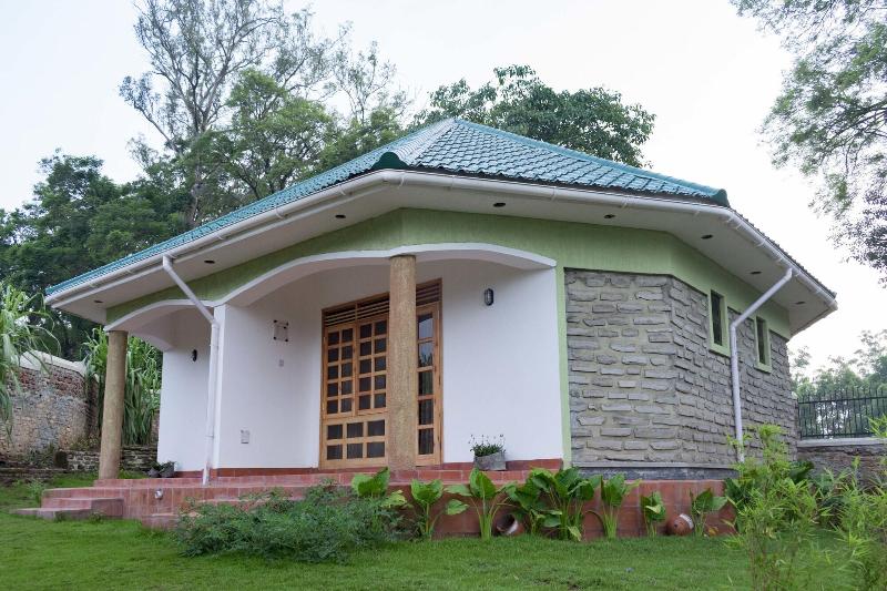 Tooro Fairway Hotel image