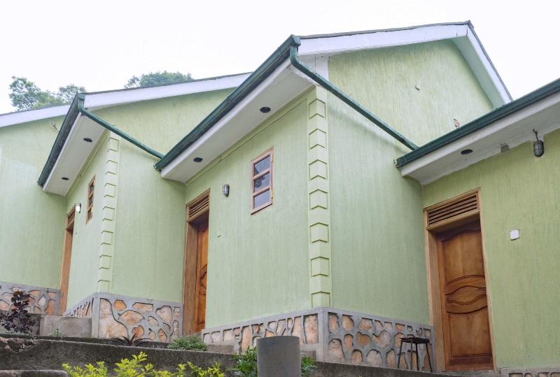 Tooro Fairway Hotel image