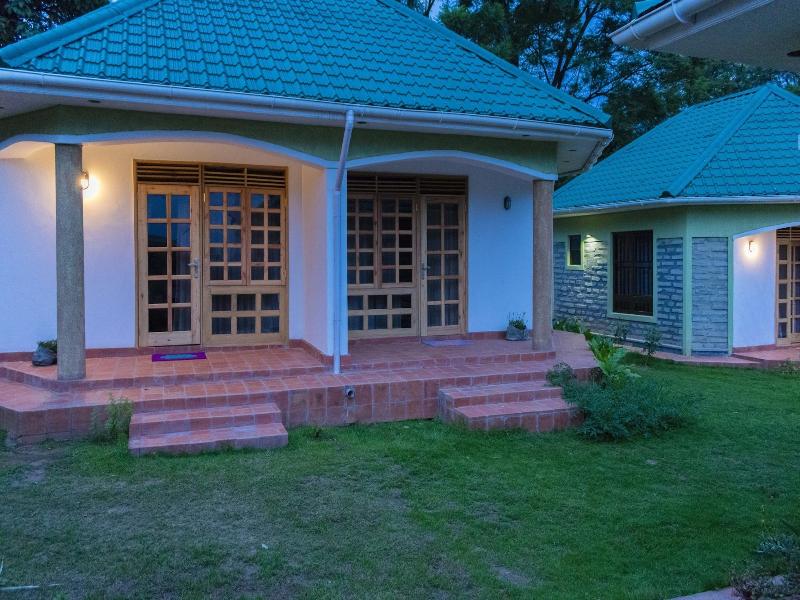 Tooro Fairway Hotel image