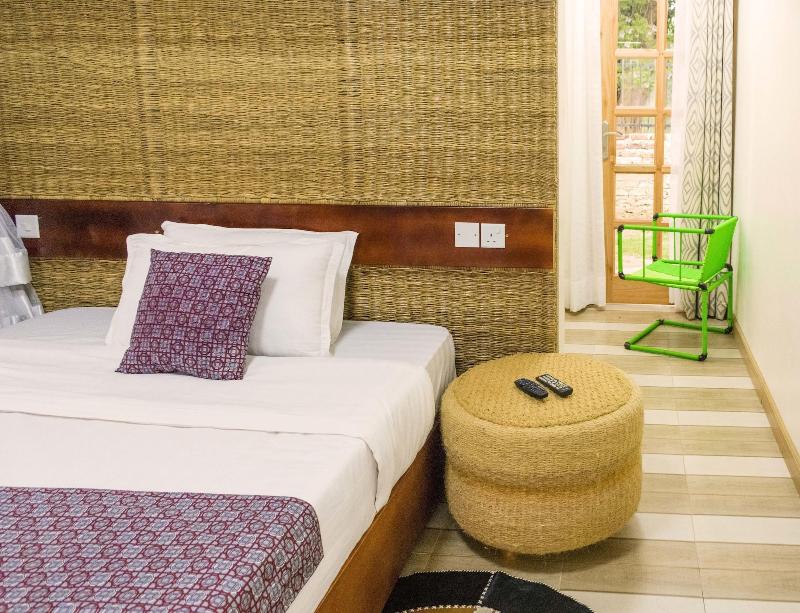 Tooro Fairway Hotel image
