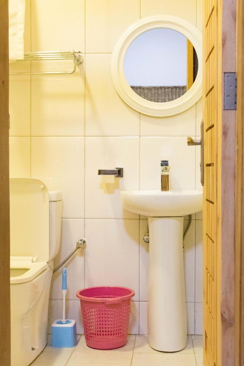 Tooro Fairway Hotel image