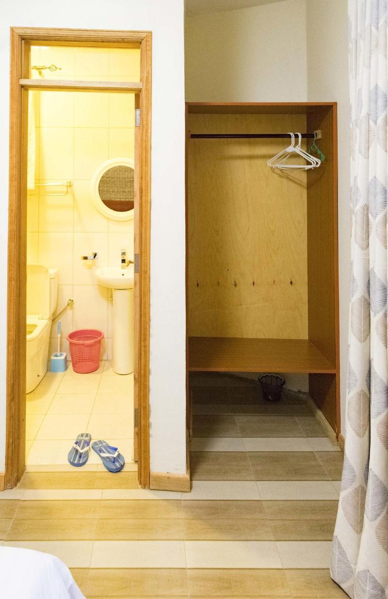 Tooro Fairway Hotel image