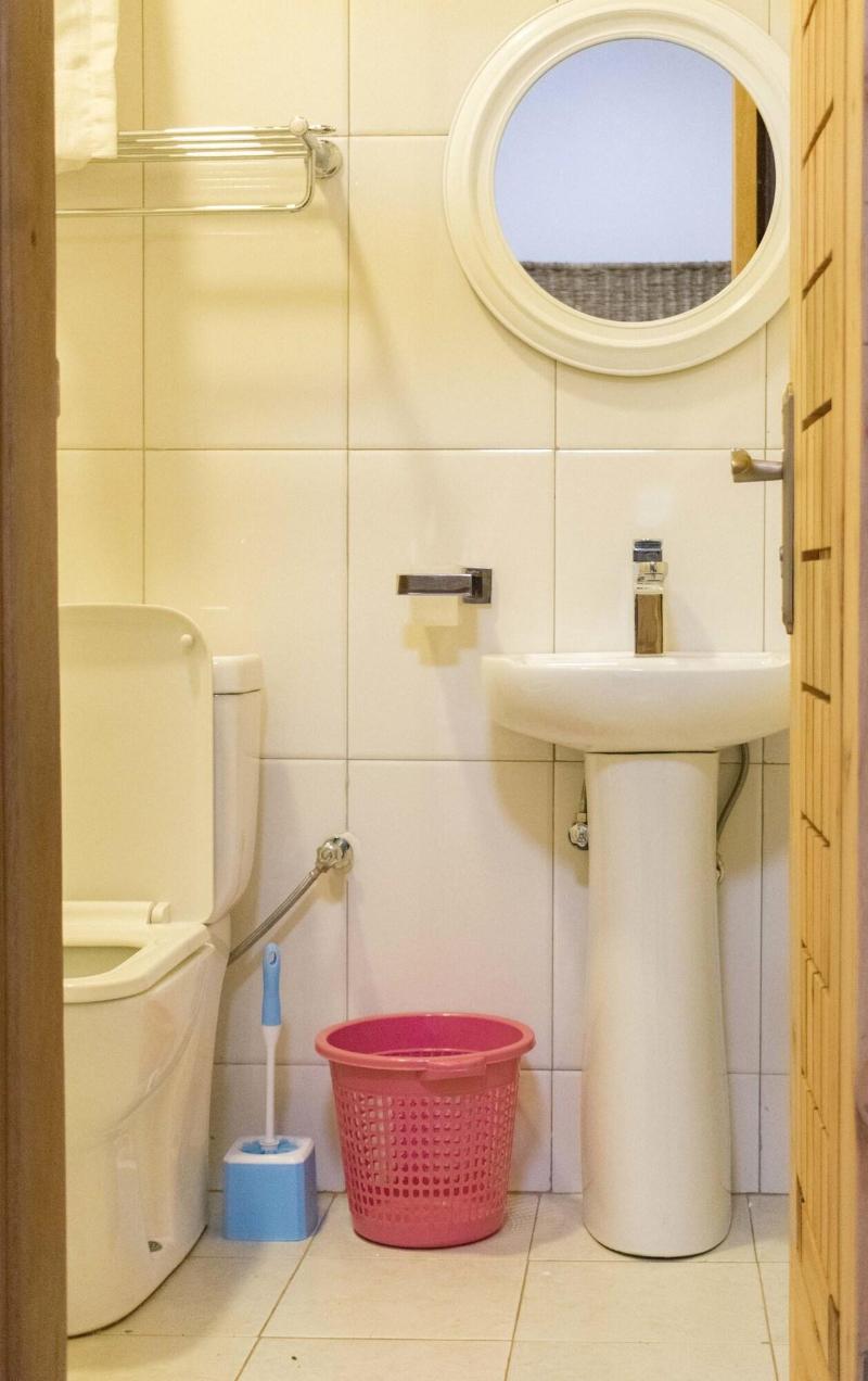Tooro Fairway Hotel image