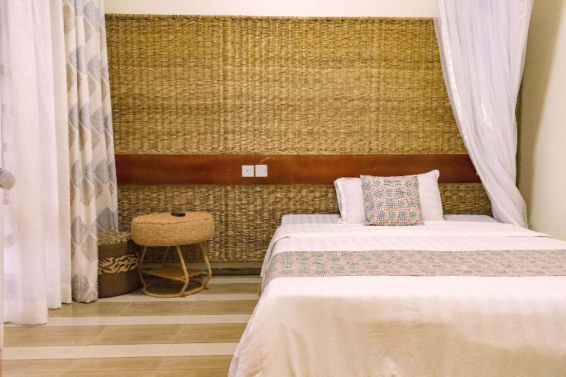 Tooro Fairway Hotel image