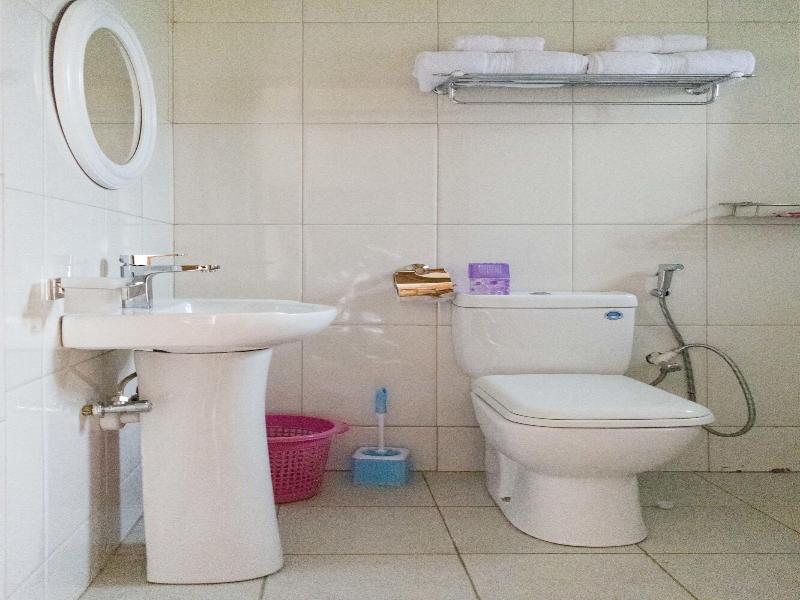 Tooro Fairway Hotel image