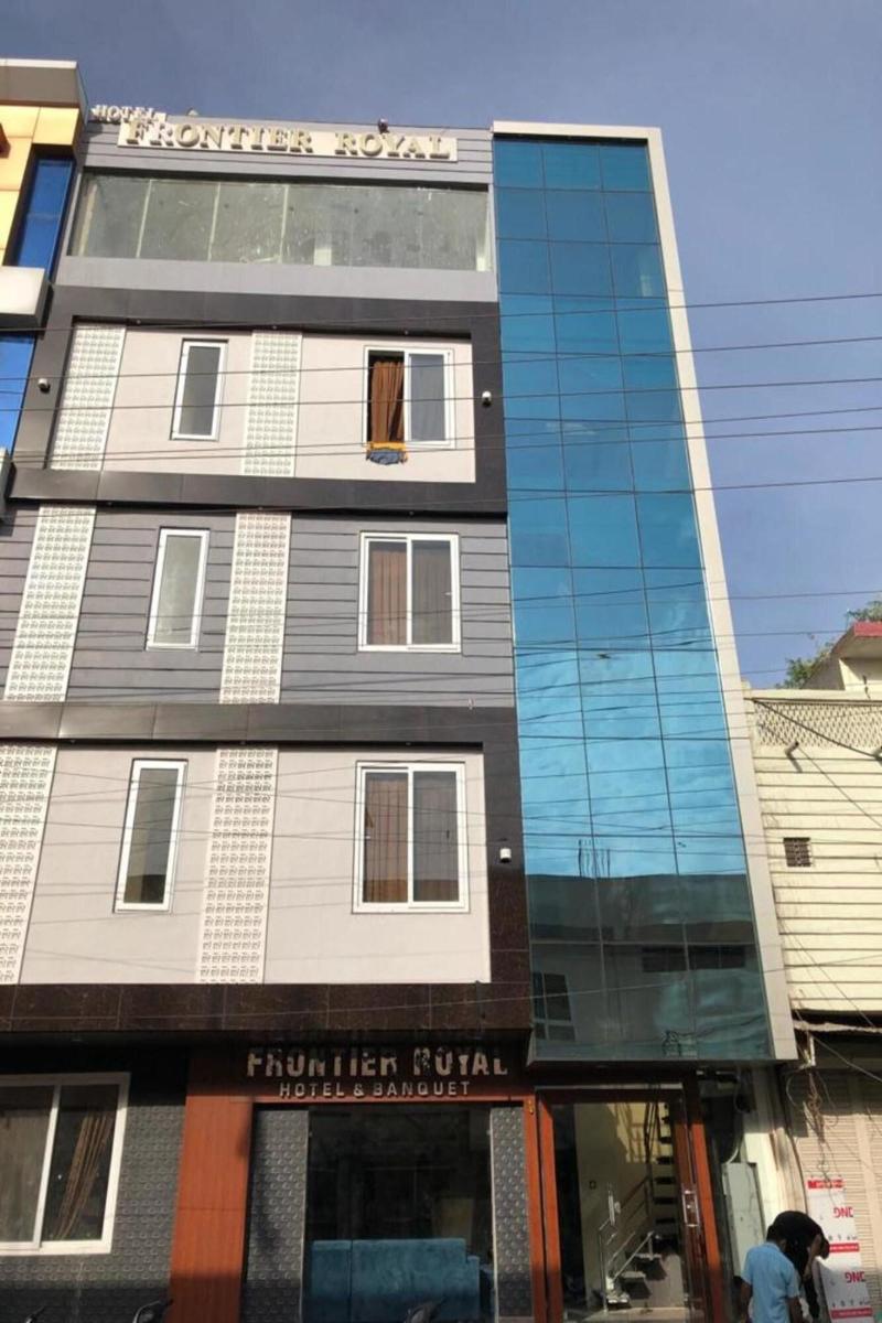 Hotel Frontier Royal