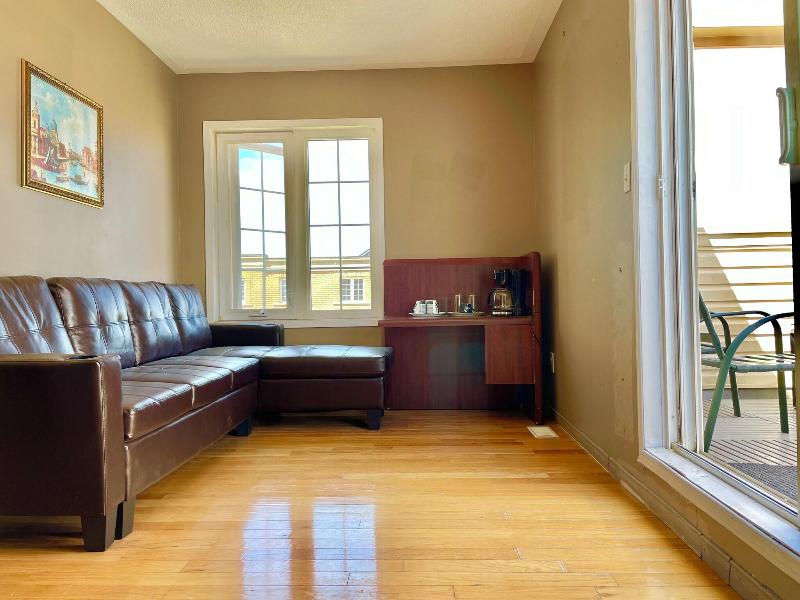 Quiet Room Around York University Subway image