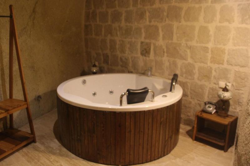 Vigneron Cave Hotel image
