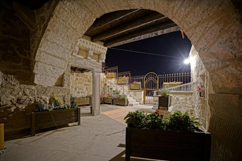 Vigneron Cave Hotel image