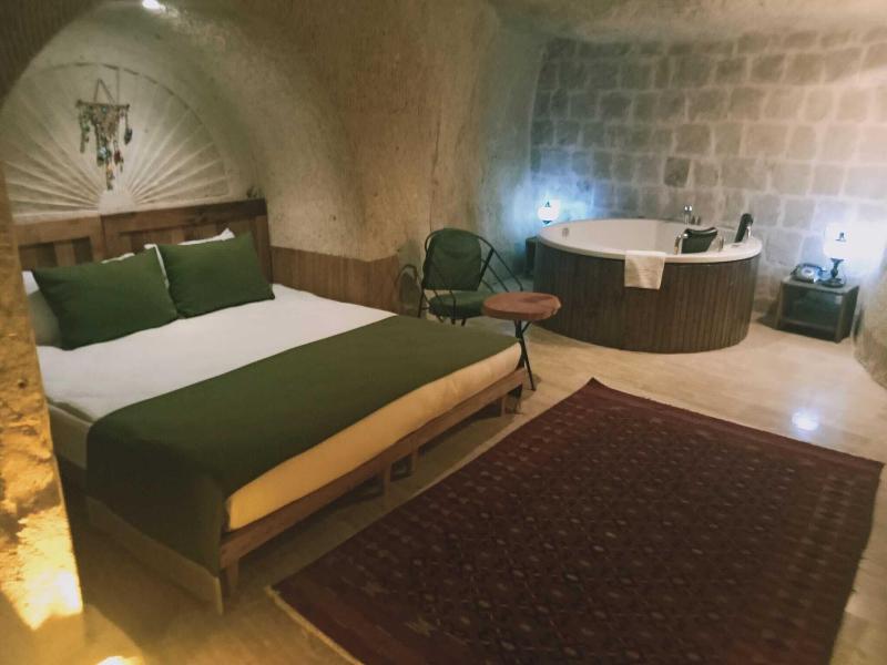 Vigneron Cave Hotel image