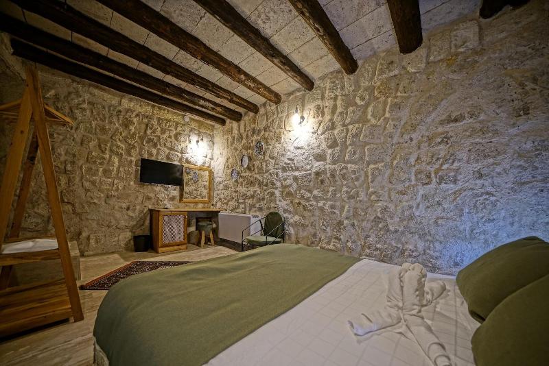 Vigneron Cave Hotel image