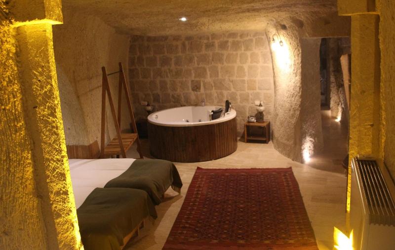 Vigneron Cave Hotel image