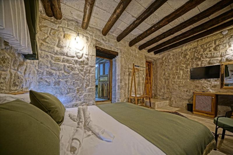 Vigneron Cave Hotel image