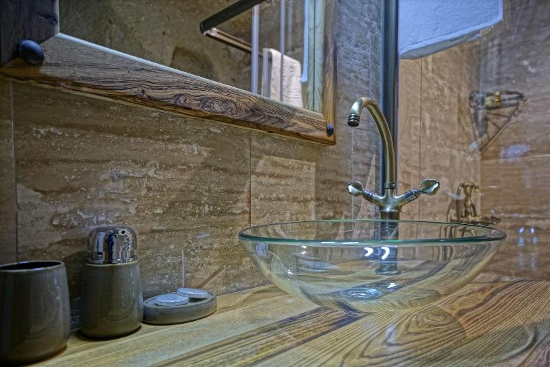 Vigneron Cave Hotel image