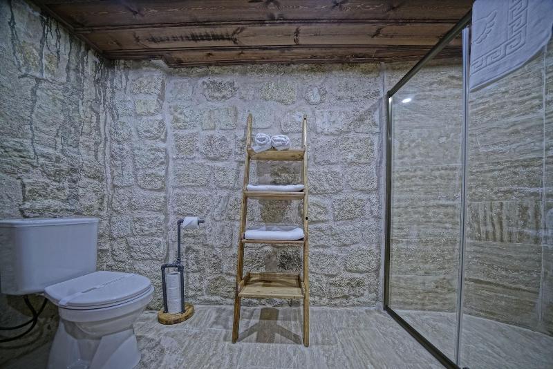 Vigneron Cave Hotel image