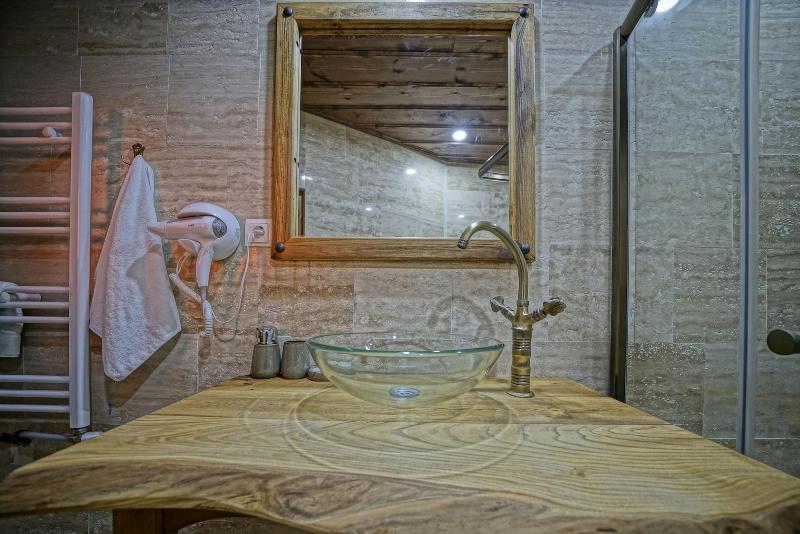 Vigneron Cave Hotel image